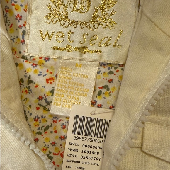 Wet Seal Off-White Hooded Puffer Jacket - Picture 5 of 10